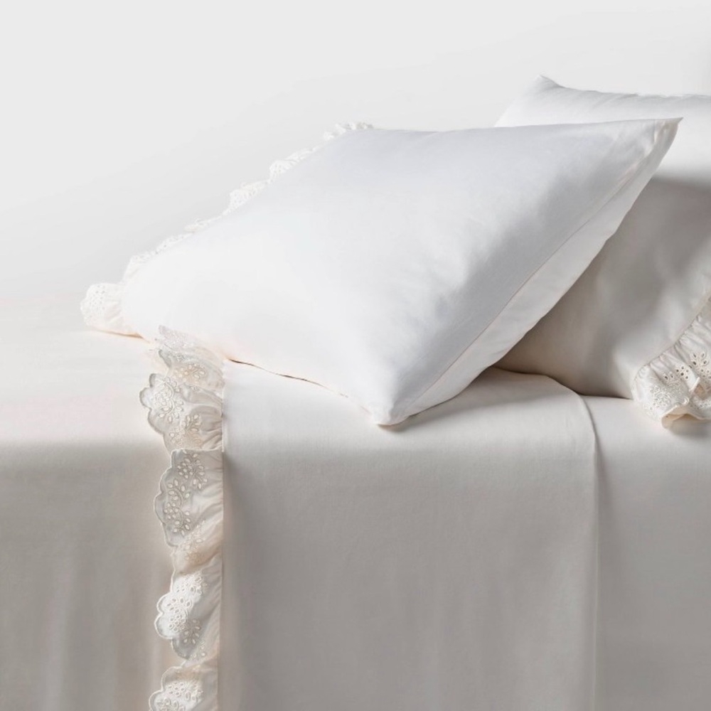 Threshold | New 400 Thread Count
Performance Sheet Set Ivory with Eyelet Ruffle